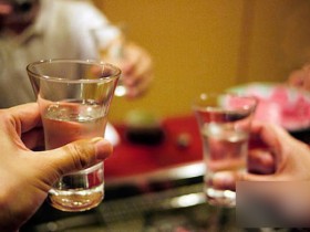 院士说白酒有益健康——是不是真的?