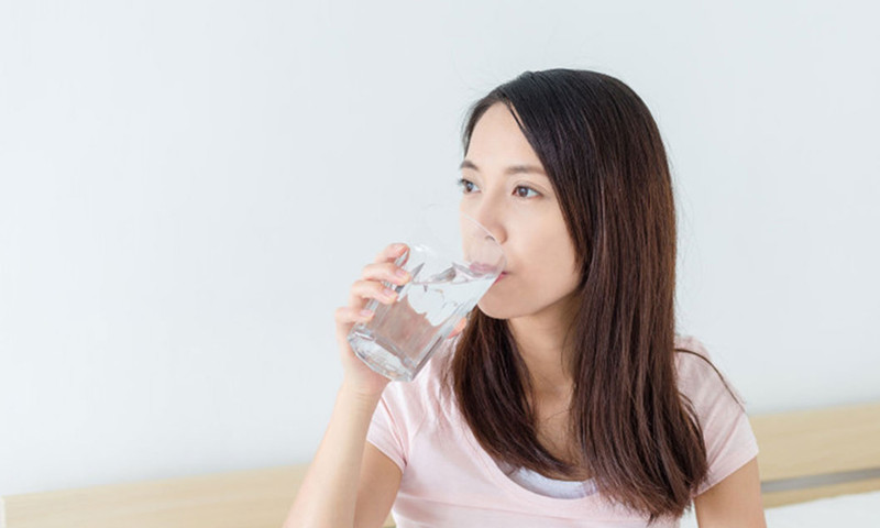 睡前一杯水能预防心脏病、脑中风？