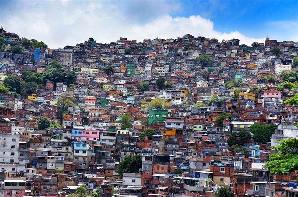 拉丁美洲的中等收入陷阱